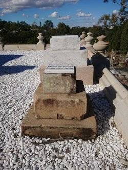 baby_egertons_grave.jpg baby_egertons_grave.jpg