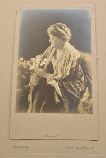 rosa_with_flowers20250420_132352.jpg rosa_with_flowers20250420_132352.jpg