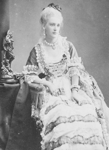 lizzie_jardine.jpg lizzie_jardine.jpg