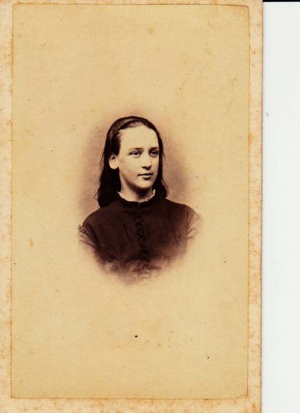 lizzie_younger.jpg lizzie_younger.jpg