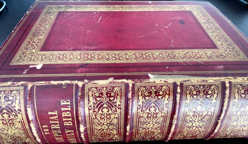 family_bible_glenn.jpg family_bible_glenn.jpg